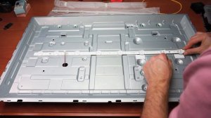 Как переделать телевизор под питание от повербанка?! Ремонт LG 32LJ510U замена светодиодов подсветки