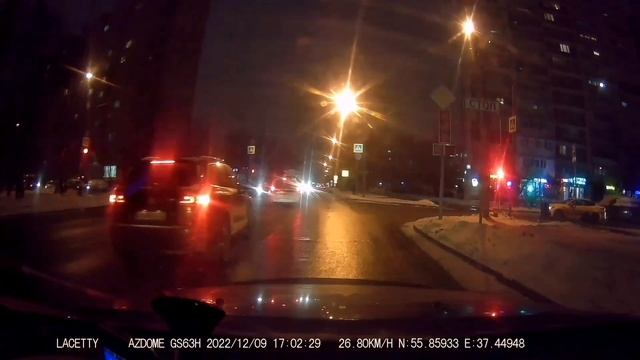 Кто был бы прав при дтп? Через 2 сплошные по встречке. смотреть онлайн
