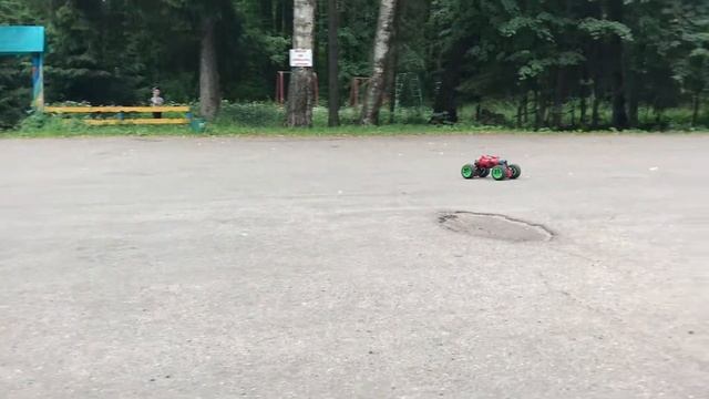 Гоняем на внедорожнике трансформер Stunt X. Скорость до 25 км/ч смотреть онлайн