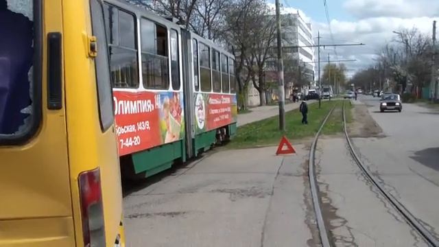 Трамвай врезался в маршрутку в Пятигорске смотреть онлайн