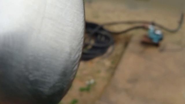 Чистим рыбу ,ложкой убираем жабры. смотреть онлайн