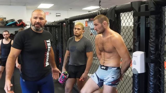 Don't be a "GYMFIGHTER" I Last day with Sean Strickland I Alex Poatan Pereira смотреть онлайн