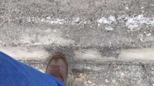 СОЛЬ РАЗРУШАЕТ БЕТОН!!! НЕ СЫПЬТЕ СОЛЬ!!! (#Стройка Руками)