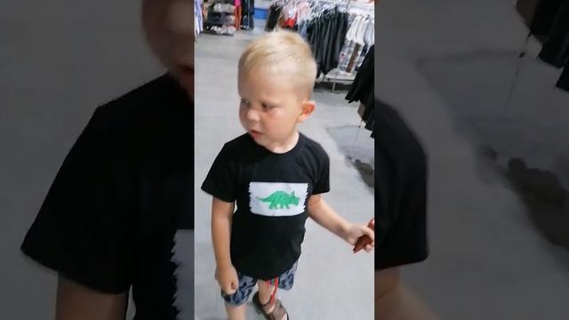 АЛЛЕРГИЯ НА ПЫЛЬ НАЧАЛАСЬ В МАГАЗИНЕ) #кемерово #длядетей #нашотпуск смотреть онлайн