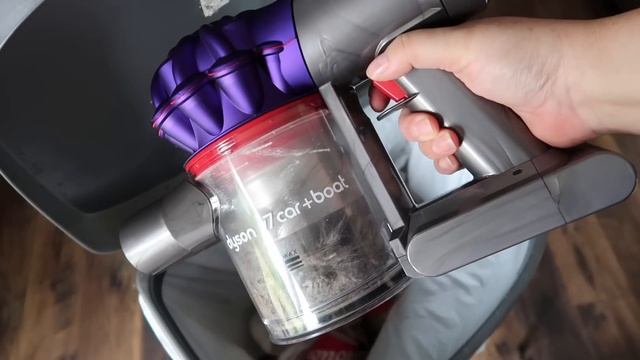 How to empty a Dyson V7 Vacuum смотреть онлайн
