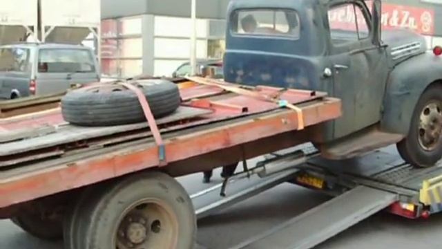 Ford F5 1950 - aflevering in Zoetermeer смотреть онлайн