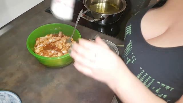 Апупеные крылышки из фритюра!!! Вы не сможете остановится ?!!! смотреть онлайн