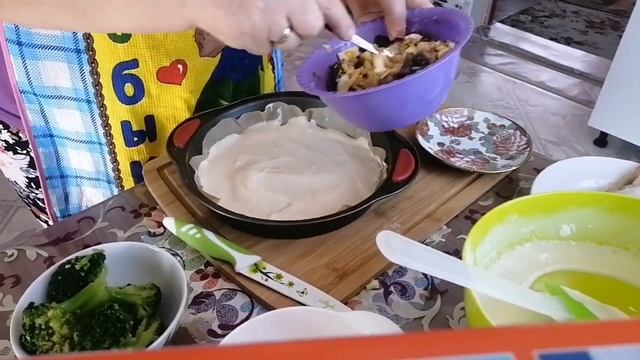 Vlog /Домашний влог. Пирог с грибами заливной. Минтай в духовке. смотреть онлайн