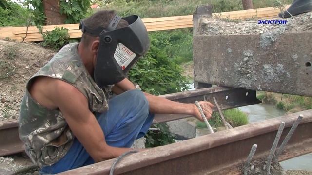 В Крымском районе восстановили мост, который был поврежден во время январских паводков. смотреть онлайн