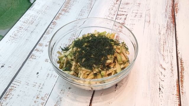 Салат "Неженка" готовится быстро, а съедается еще быстрее/Салат с курицей/Рецепт/Лёгкий салат. смотреть онлайн