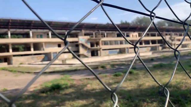 Заброшенный бассейн в Кисловодском парке  Ждем его возрождение