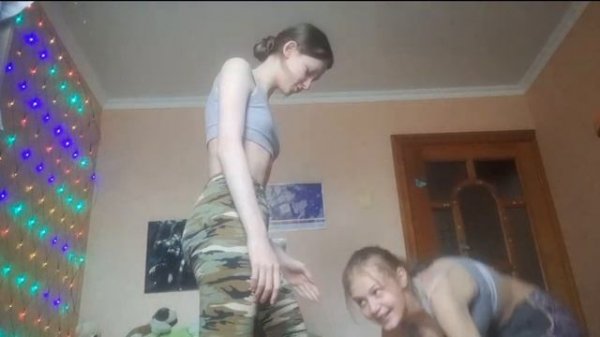 ?попробовали парные позы йоги?