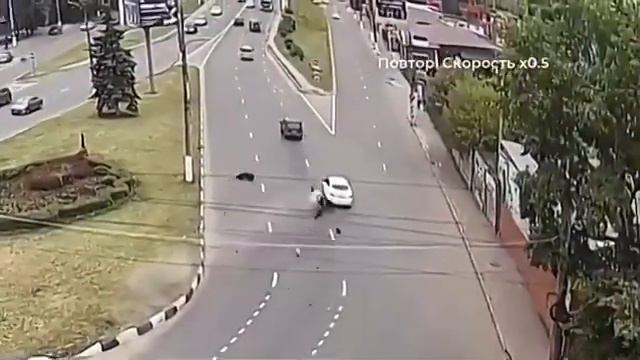 не рассчитал поворот при большой скорости. смотреть онлайн