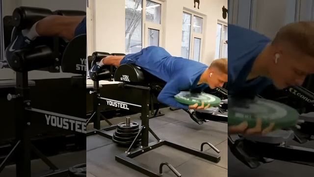 Немного Гиперэкстензии 1️⃣Силовое упражнение 2️⃣укрепляет... ягодицы,мышцы кора и низа спины смотреть онлайн