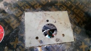 Крепление фрезера к столу, выравниваем торцы досок