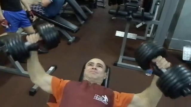 Бодибилдинг. Развод гантелей. (гантеля 24 кг) смотреть онлайн