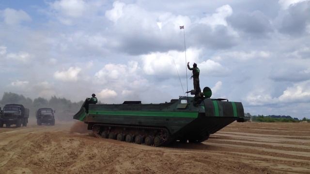 Открытая вода-2015 — погрузка автомобиля на плавающий транспортер ПТС смотреть онлайн