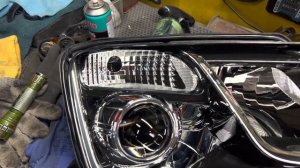 Разбор фар Renault Duster, установка светодиодных линз 3 дюйма в рефлекторную оптику