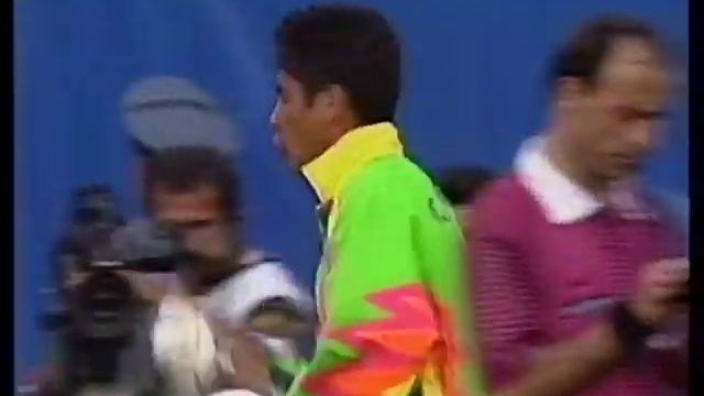 Jorge Campos saves a penalty kick World Cup -94 USA смотреть онлайн