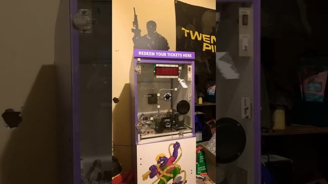 Fixing up a Chuck E. Cheese ticket muncher machine #shorts #arcade смотреть онлайн