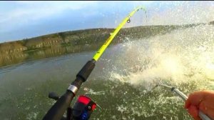 РУКИ ДРОЖАЛИ КОГДА Я ЕГО ВЫТАЩИЛ сломал ПОДСАК рыбалка на дикого сазана