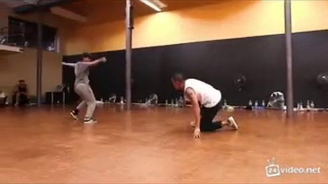 Классный танец под Майкла Джексона. смотреть онлайн