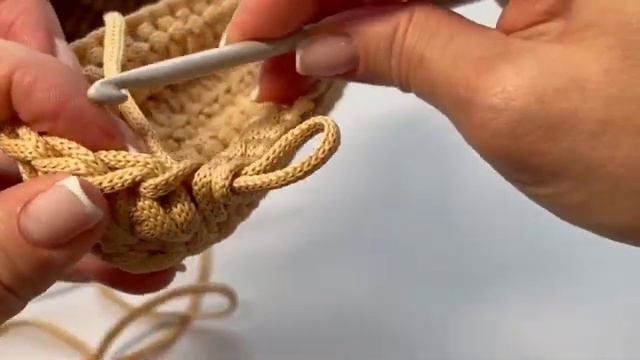 Такую сумочку можно связать за 30 минут _ Узоры крючком _ Soft Decor.mp4 смотреть онлайн