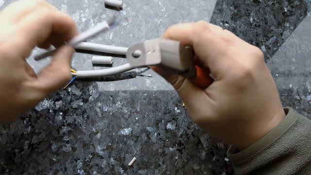 Съемник изоляции NYM-кабелей Wiha Tri-Cut. смотреть онлайн