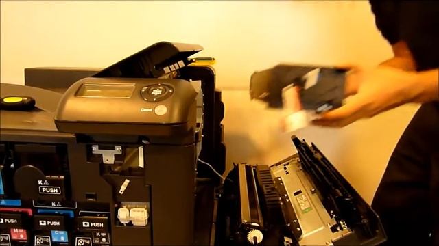 Magicolor 8650dn KONICA MINOLTA: Cambio de fusor смотреть онлайн