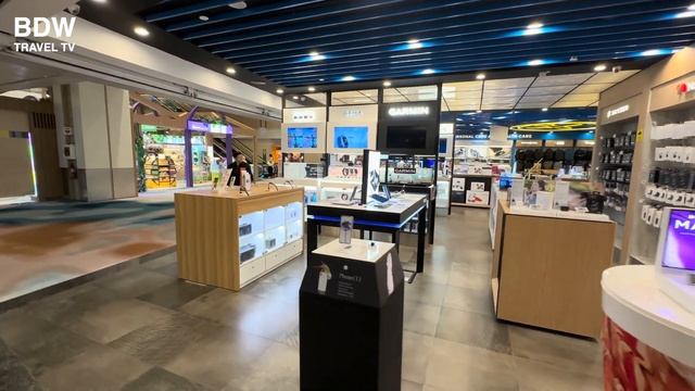 Newly Upgraded Changi Airport T2 Transit Area | Singapore Airport 2023 смотреть онлайн