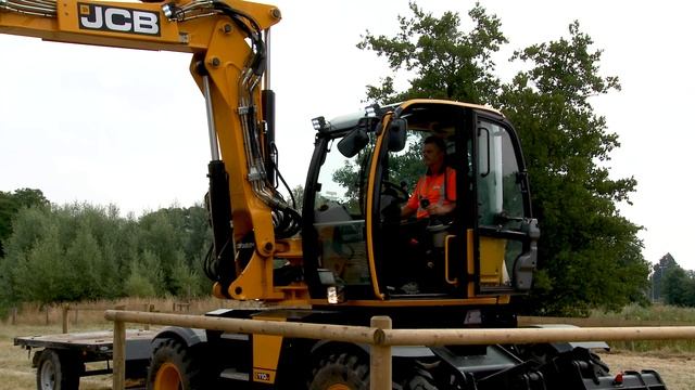 JCB HYDRADIG 110W Land & Drainage Management смотреть онлайн