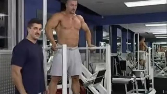 Мастер-класс бодибилдинга. Отжимания на брусьях смотреть онлайн