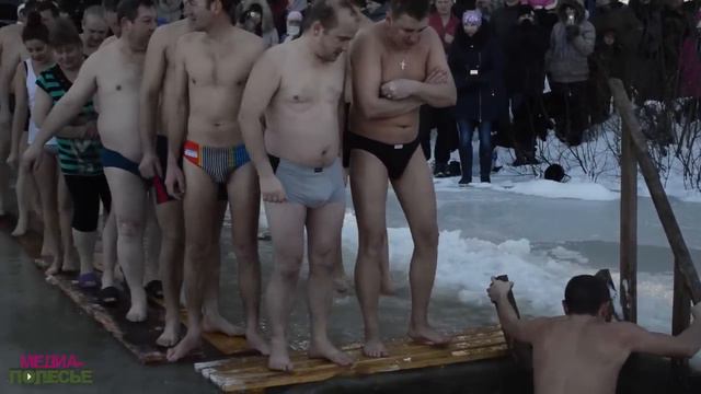 Крещенские купания 2014 в Лунинце смотреть онлайн