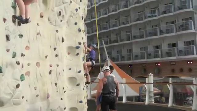 Now THIS is the Oasis of the Seas!! смотреть онлайн