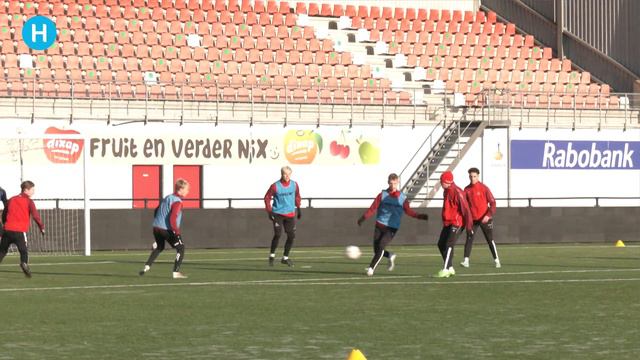 Wie wordt nieuwe trainer bij Helmond Sport ? смотреть онлайн