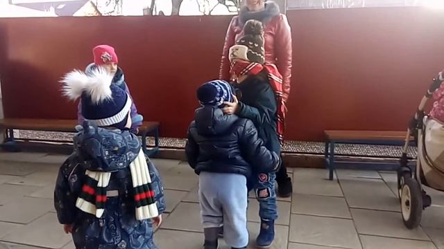 Позитивия 28 01 2019 Уличные жмурки игра воспитатель Надежда Рыбка смотреть онлайн
