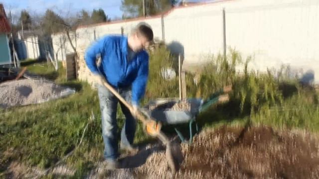 Парковка на участке своими руками. 1 серия. Подготовка площадки, разметка. смотреть онлайн