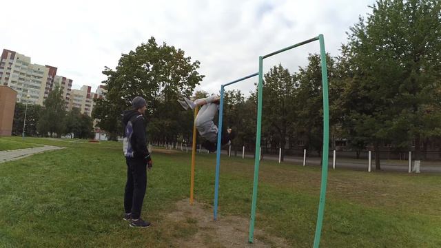 Стань Воркаутером: как научиться делать топорик | легко, но страшно смотреть онлайн