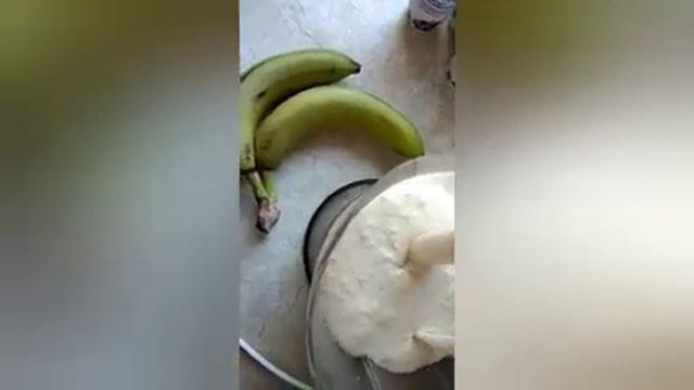 Банановый смузи или коктейль. смотреть онлайн