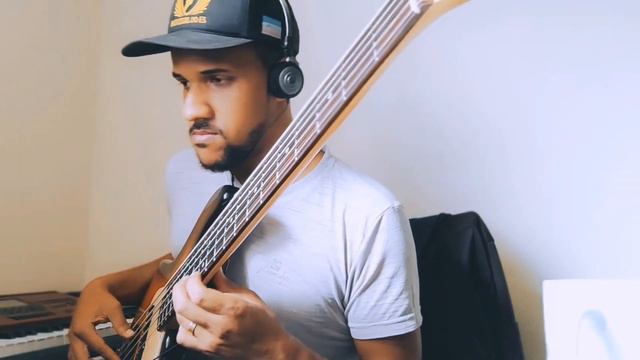 Jazz Bass Squier Affinity 5 смотреть онлайн
