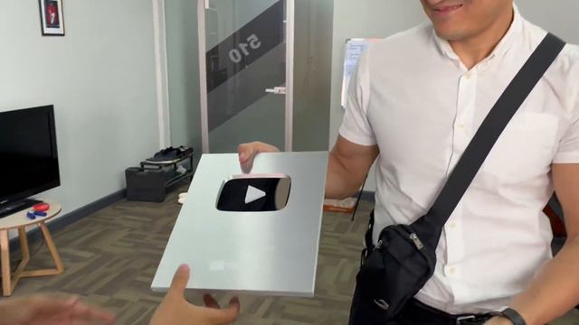 Серебряная кнопка YouTube @Farakicks. Офис YouCanDoit смотреть онлайн