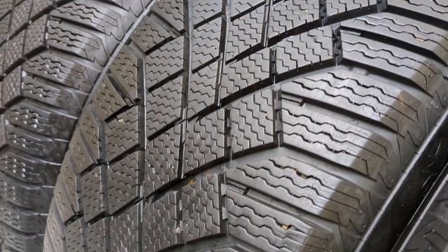 255/55/19 Continental  VikingContact 7