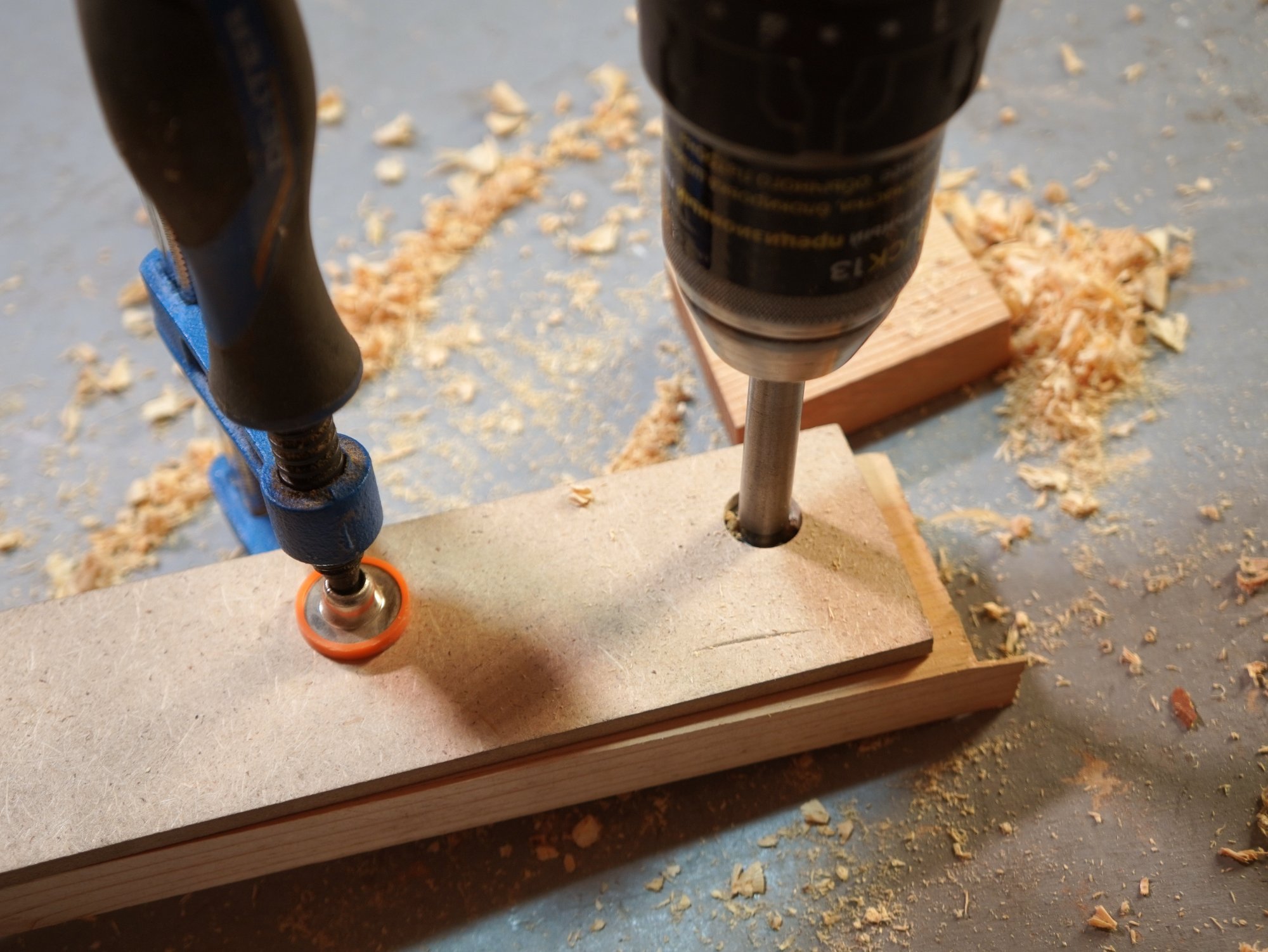 Два простых приспособления для сверления смотреть онлайн