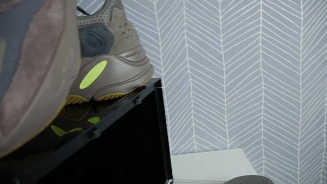 ОБЗОР И РАСПАКОВКА YEEZY BOOST 700 смотреть онлайн