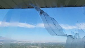 Как снять тонировку с оконного стекла.