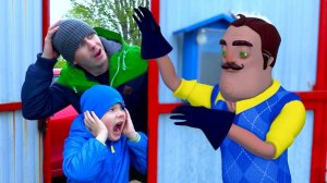 Рома нашел дом ПРИВЕТ СОСЕДА в РЕАЛЬНОЙ жизни! ГДЕ прячется ХЕЛПИК? Hello Neighbor in real life!