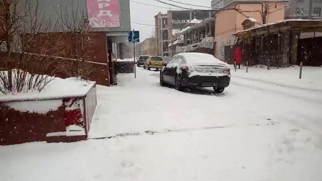 м.Рівне. Де купити нові та б\в велосипеди в Рівному? Пішки по Замковій в снігопад. 12.03.2021 смотреть онлайн