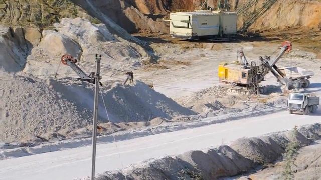 Меловые карьеры под Красносельским: загрузка МАЗа смотреть онлайн