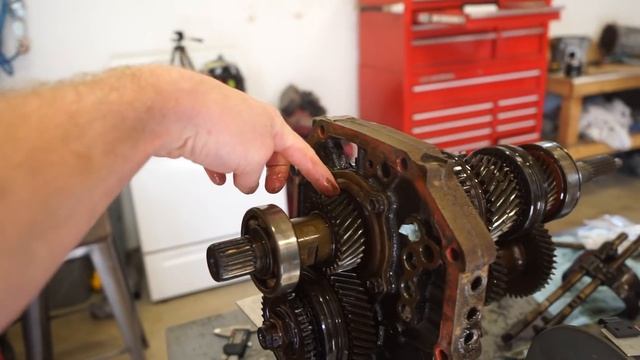 Rebuilding A R150F Toyota Transmission Part 1 смотреть онлайн