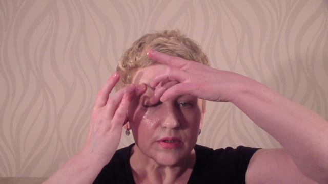 Как Убрать Отеки и Мешки под Глазами и Предотвратить Гусиные Лапки – Массаж Лица Асахи смотреть онлайн